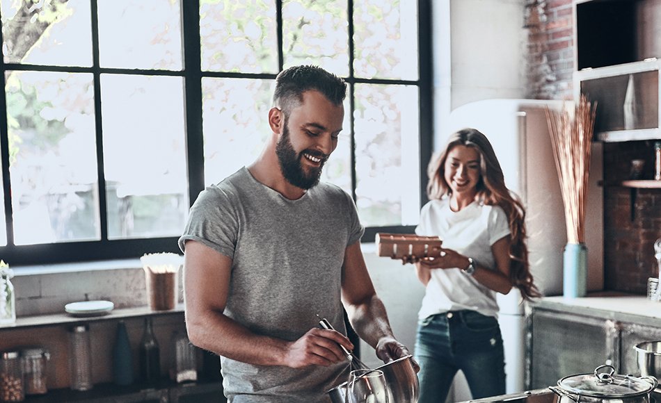 Herbalife fitness couple doing healthy meals